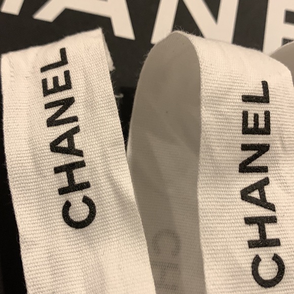 Chanel white ribbon - Picture 2 of 4